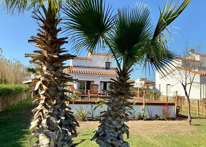 Villas Empuries, Garden & Private Pool