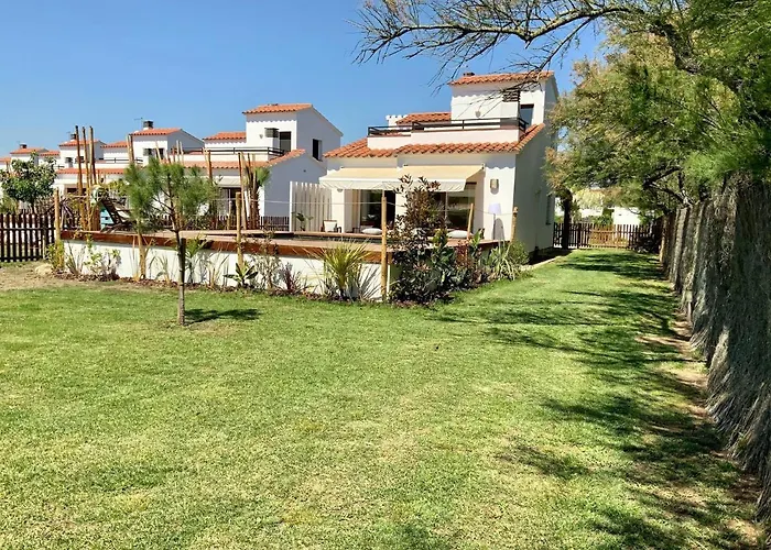 Villas Empuries, Garden & Private Pool